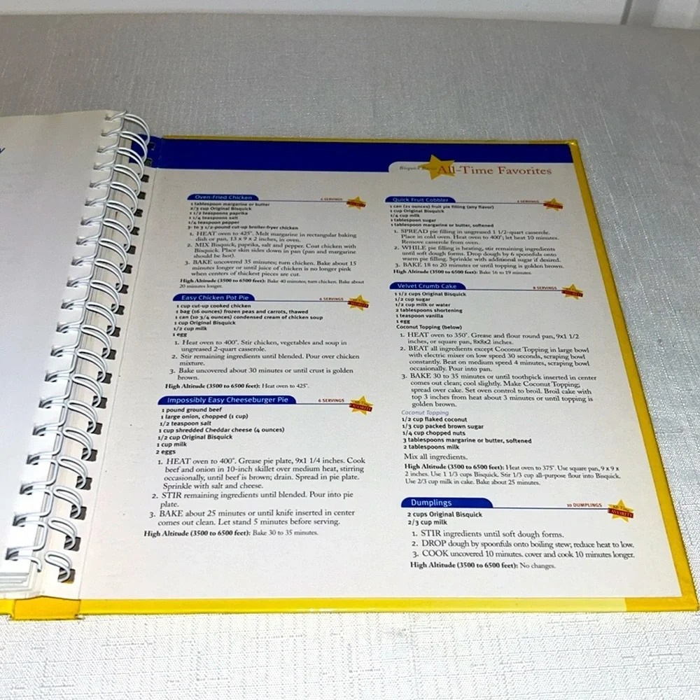 Betty Crocker’s Bisquick Cookbook Vintage ©️2000 First Edition, Great Condition